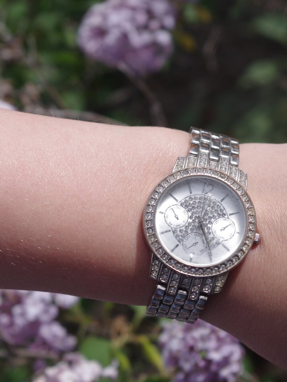 Ladies Avon Signute Collection Wristwatch